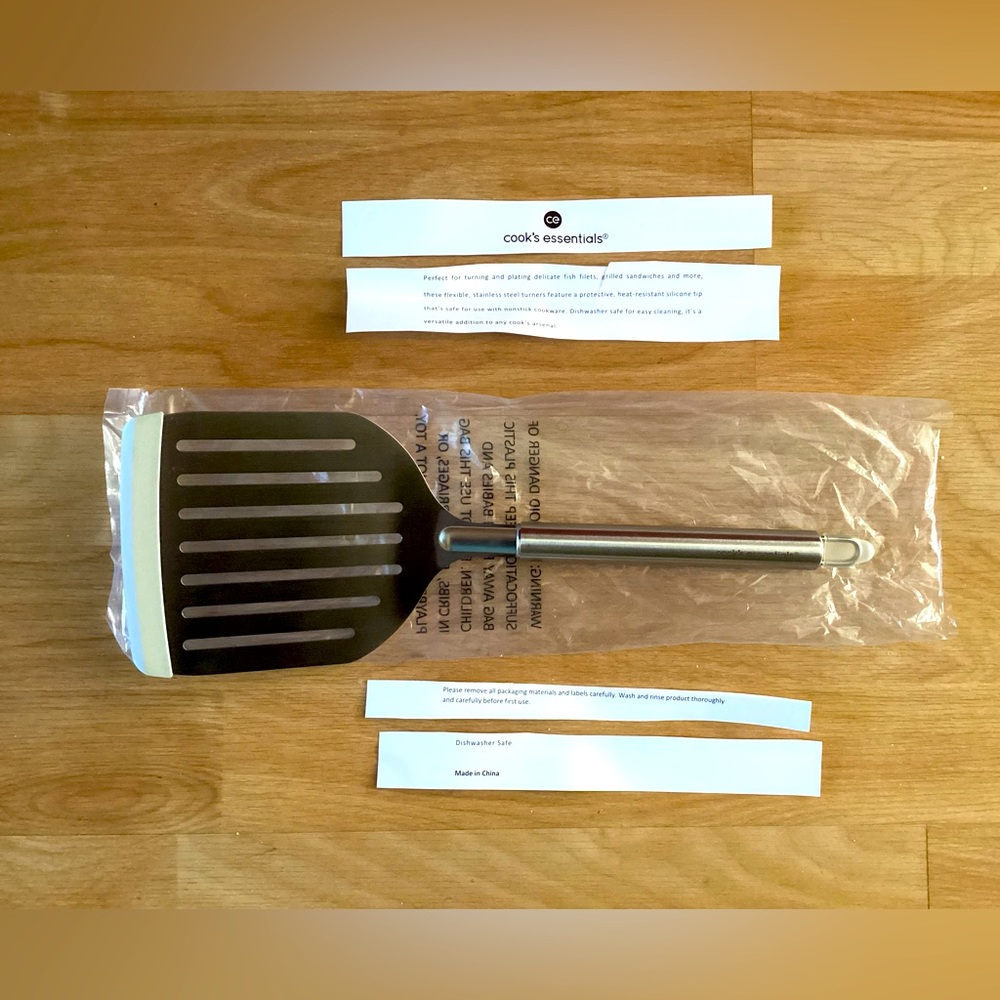 NWT Cooks Essentials big spatula